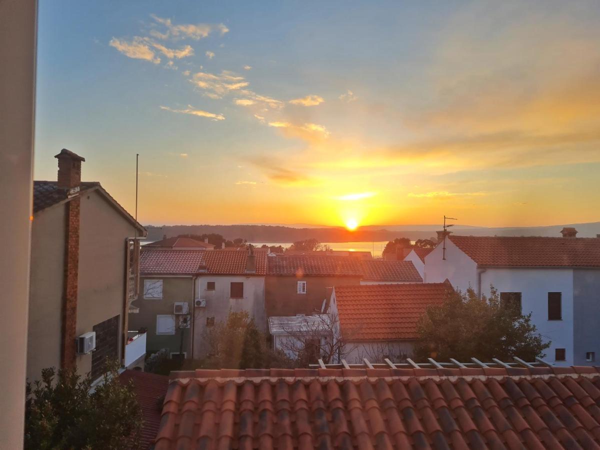 Holiday Place Veli Dvor - Vacation House With Private Garden In Old Town Punat Bagian luar foto