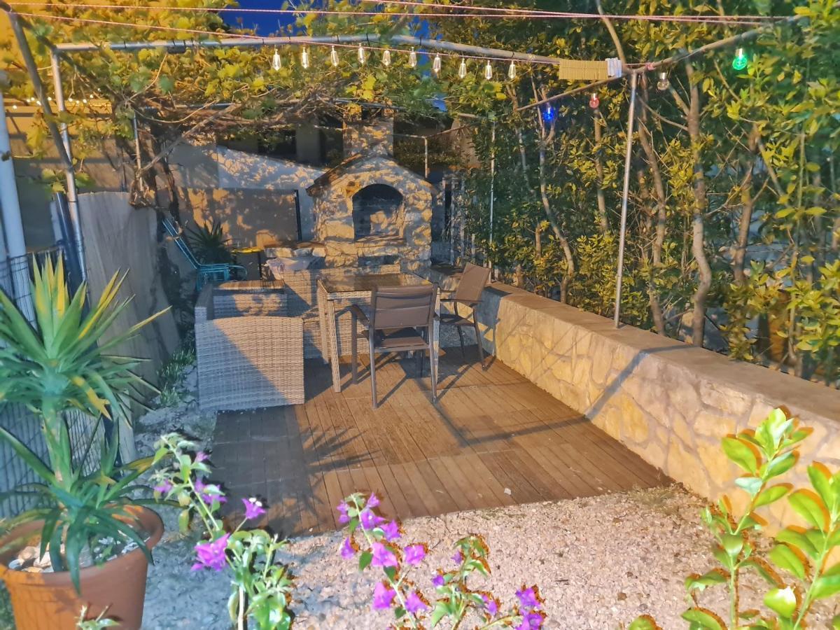 Holiday Place Veli Dvor - Vacation House With Private Garden In Old Town Punat Bagian luar foto